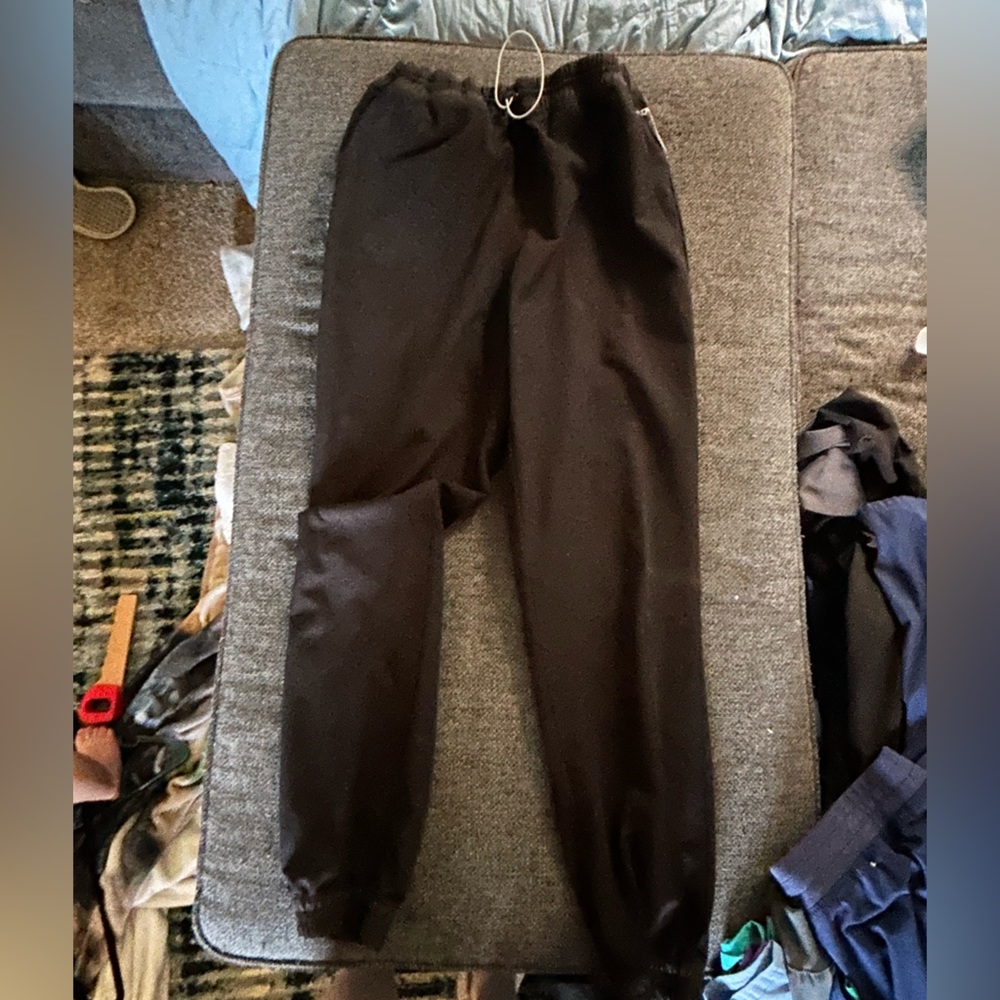 Figs women’s jogger scrub pants.